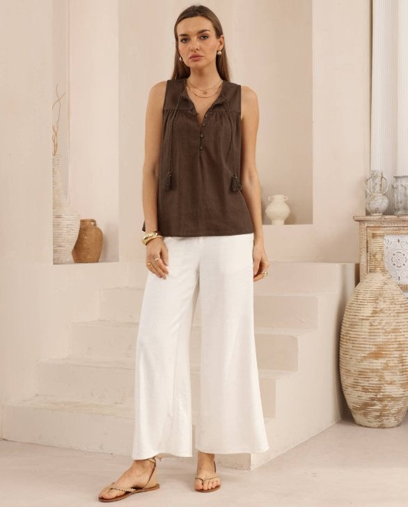 Soft, effortless, quietly elevated.
Meet the Sophia Top – Iris Maxi, your go-to piece for looking polished without overthinking it. From slow mornings to sunset plans, this top moves with you, making every outfit feel intentional, relaxed, and effortlessly chic.