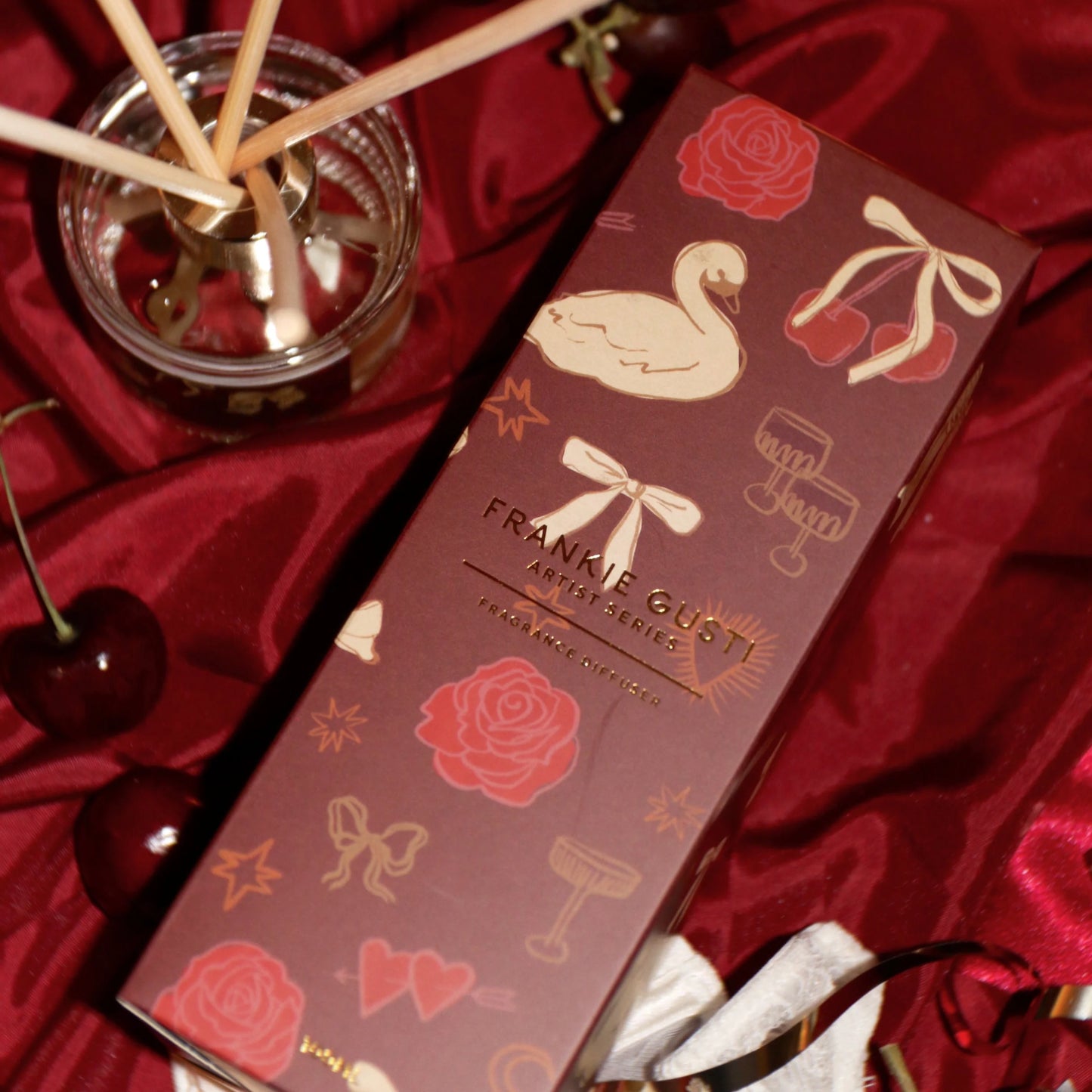 Sultry Black Cherry entwines with Bitter Almond, Velvety Rose + Jasmine Sambac, layered with Sweet Plum, Patchouli and Smoky Tonka Bean
Artwork by Kimmy Hogan
100mls
4-6 months use
Cruelty free + vegan
Fragrance Oil
Natural reeds
Hand poured in the Yarra Valley | Melbourne
