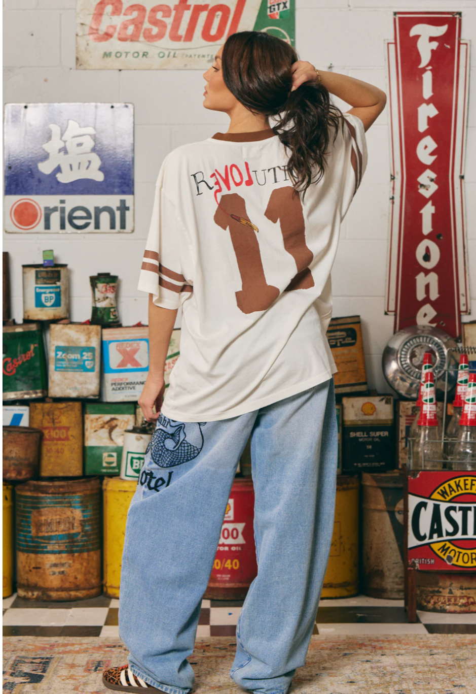 THE VERY OVERSIZED LOVE REVOLUTION TEE - OFF WHITE SABBI
IT'S A SABBI LOVE REVOLUTION!
The Very Oversized Love Revolution Tee is for rule-breakers, fun lovers and peeps who like their tees oversized and wear their hearts on their sleeves.
Designed in a very oversized, relaxed silhouette, this tee features a bold, hand-painted LOVE graphic front and REVOLUTION print on the back. With a contrast neckline and cool double stripes around the sleeve this tee is perfect for throwing on post-swim.