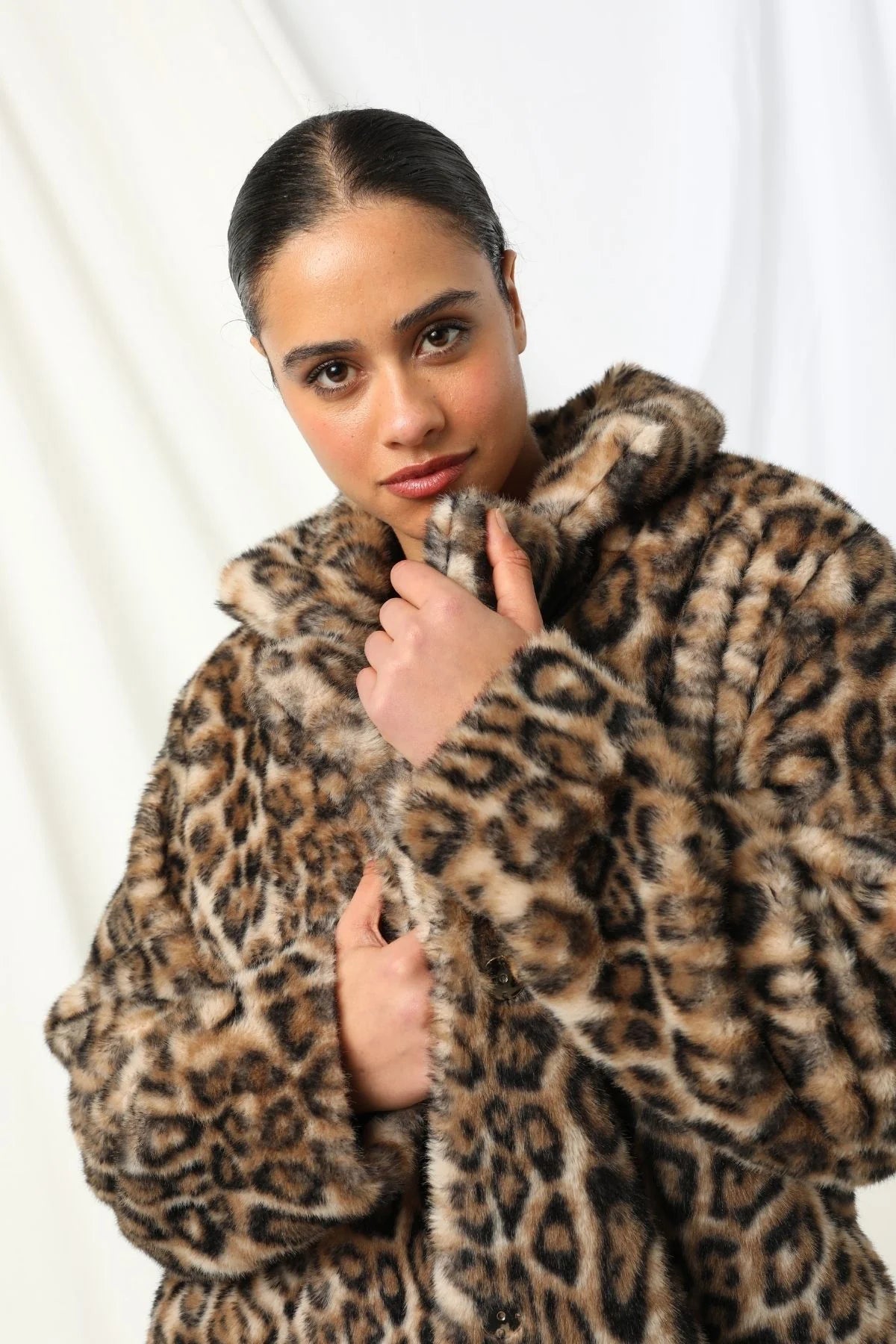 Dee Coat - Kachel
Feel fabulous in the Dee Coat by Kachel - bold, fierce, and ready to elevate any look.
Featuring long sleeves, a classic collared neckline, and sleek snap buttons, this coat brings effortless edge. The striking animal print makes a statement every time - the perfect throw-on to take any outfit up a notch.
Coat
Animal print
Long sleeve
Clasp buttons
Our model is 180 cm (5'11") tall with a 91 cm (35.8") bust, a 74 cm (29") waist, and 102 cm (40.2") hips.
Our model is wearing size 10 AU.