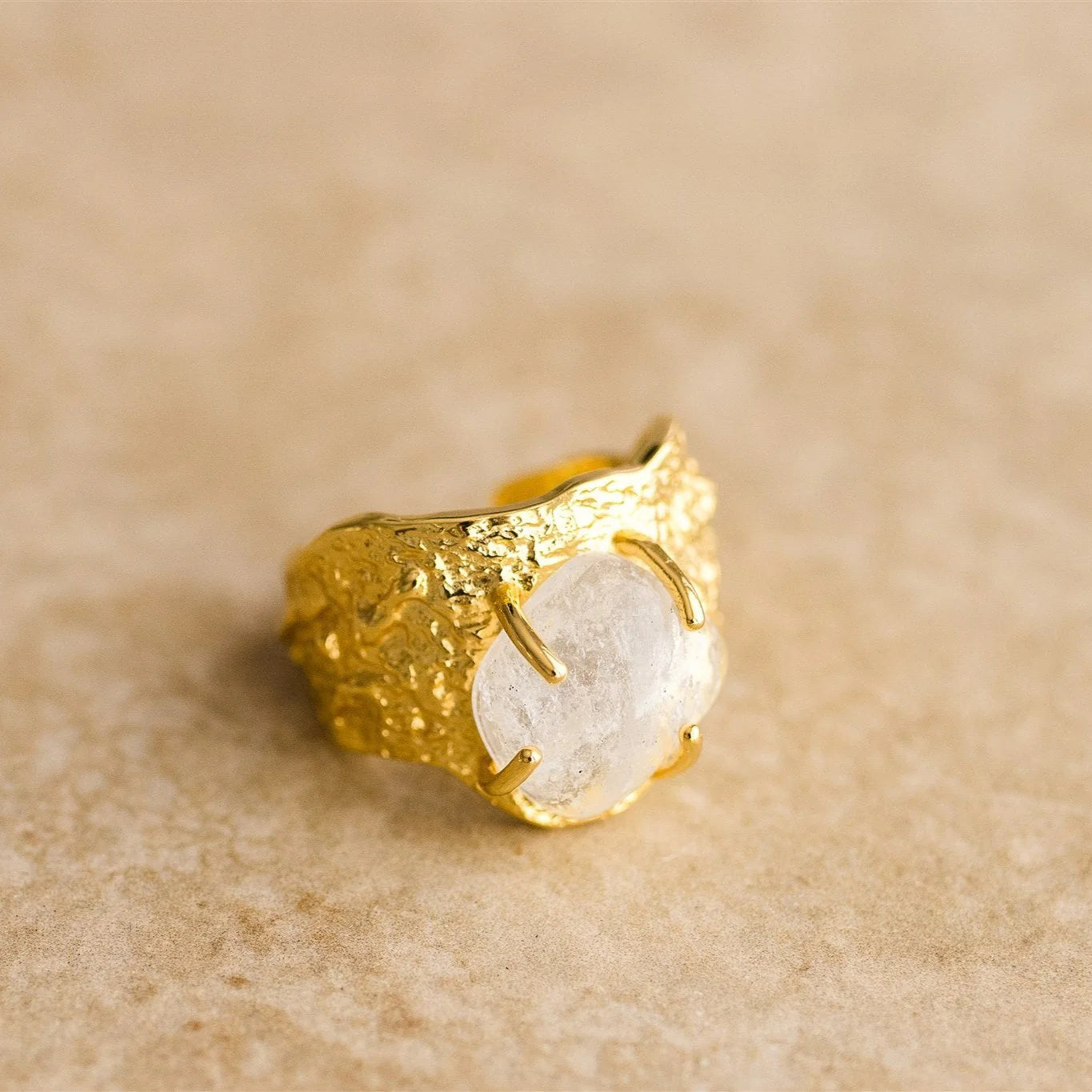 The NOHEA ring features a lavish crushed gold design that adds luxury to any outfit. This ring is perfect for elevating your style and adding a touch of glamour to your wardrobe.
S925 Gold Plated Sterling Silver
Crushed Gold/Clear Semi Precious Gemstones
Lead,Nickel & Tarnish Free
Hypoallergenic
Adjustable to fit all sizes