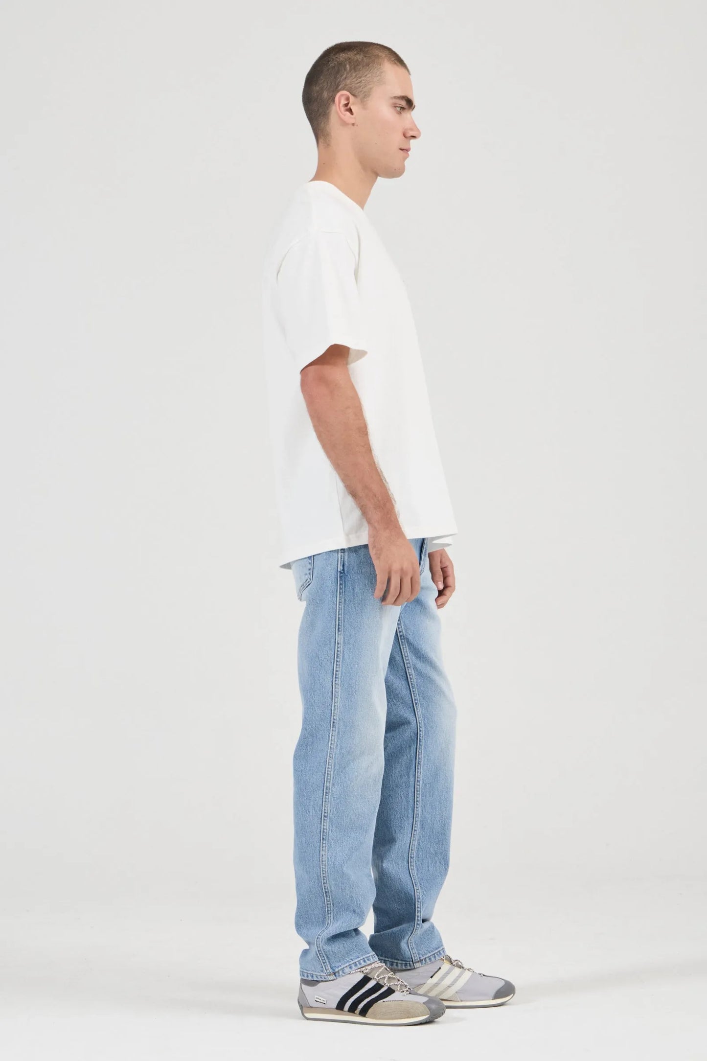 Rancho is a regular-fit straight leg, relaxed through the waist, seat, and thigh, with a clean, classic line from knee to ankle.