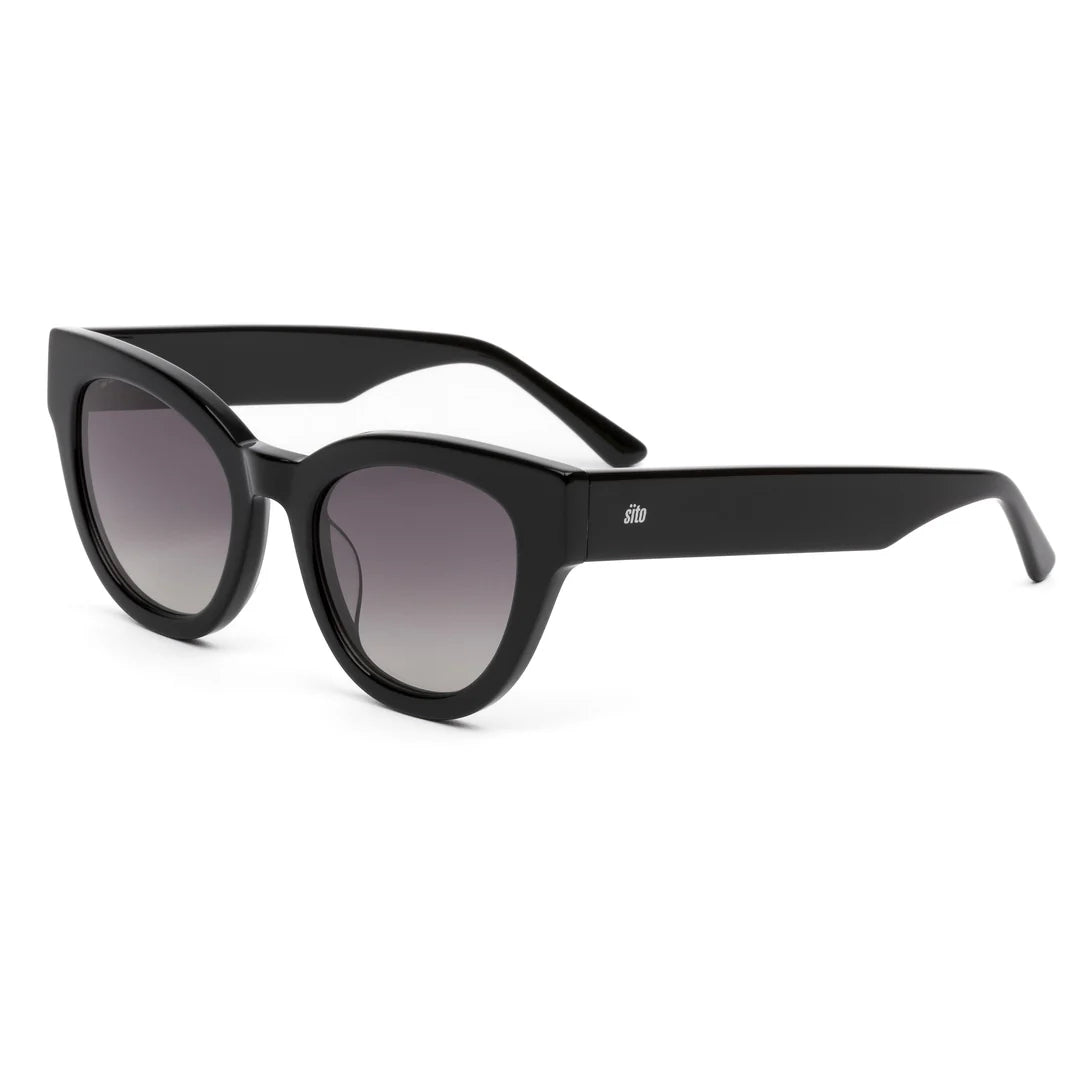 Elevate your look with a touch of Soul Fusion! The dynamic combination of pronounced angles and a rounded base brings a transformative dimension that's sure to catch eyes. Own your style confidently and make a statement wherever you roam.
Designed with females in mind, this oversize frame boasts a medium fit, offering boldness and versatility that suits a range of face shapes.
Designed in Australia.