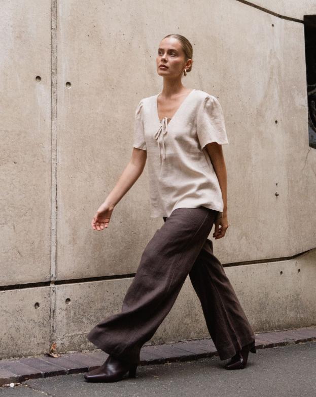 Effortless Chic, Every Day
Say hello to the Delight Top – Oatmeal by White Closet, your new go-to for easy, breezy style. Crafted from soft, breathable linen, this top keeps you cool and comfortable while adding a subtle touch of elegance to your everyday wardrobe. The floaty sleeves and relaxed fit make it perfect for sun-soaked days or casual catch-ups, while the front tie-up detail adds a feminine twist that’s all about understated charm.