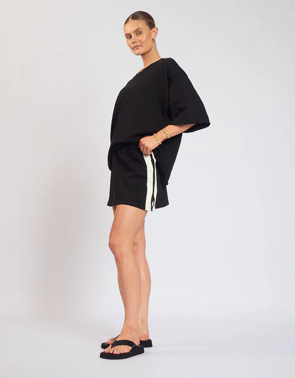 The skirt you’ll reach for on repeat. Easy, comfy, and effortlessly cool.

Say hello to the Luna Lane Maya Mini Skirt, your throw-on-and-go staple that makes everyday dressing feel simple (and stylish). Designed with a soft elastic waistband, it sits comfortably on your waist without digging in, so you can move through your day feeling relaxed and put-together.