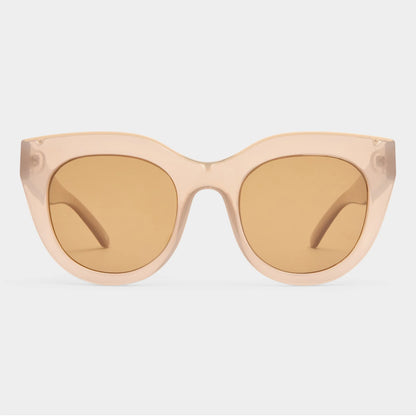 A favourite of Meghan Markle and Olivia Palermo, the AIR HEART silhouette is an iconic Le Specs style. With oversized and dramatic proportions reminiscent of a cat eye, the style is designed with a thick semi-translucent tan frame and luxurious metal top bar inlay, then fitted with premium zero base smoke flat lenses. The perfect statement sunglass to suit all face shapes.