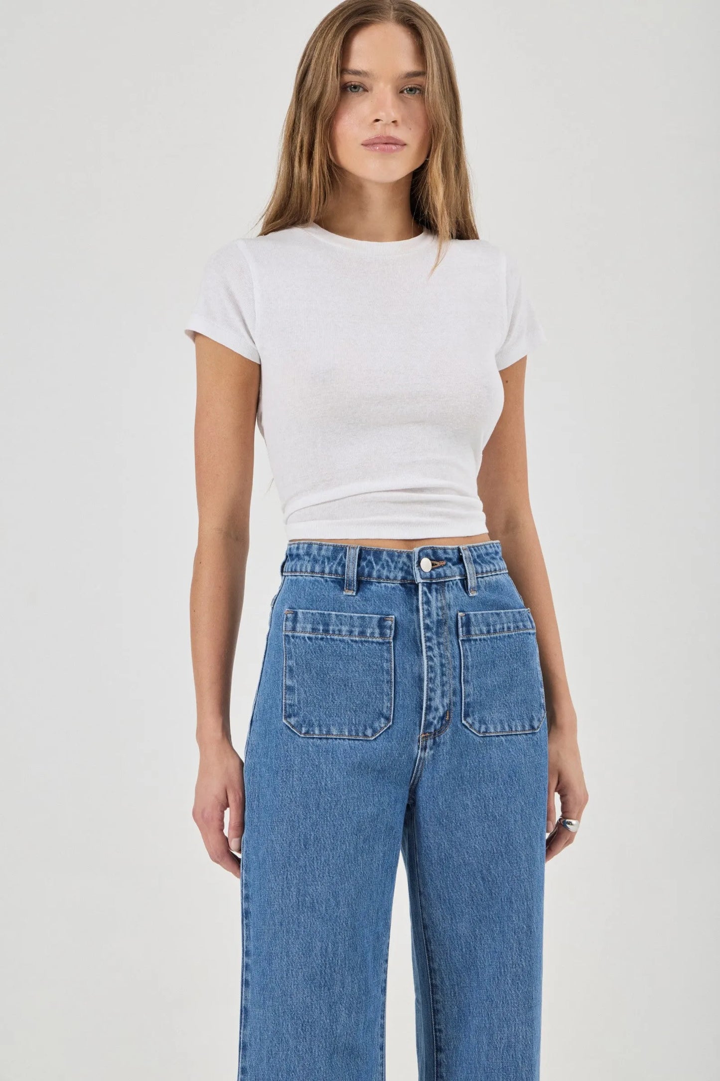Our Classic Tee is our best-selling slim crew neck t-shirt
Features vintage-inspired details with a grinning stitch at the hem and cover-stitched seams
Shrunken crew neck cut offers a flattering, versatile fit for a timeless wardrobe staple
Crafted from a soft cotton-linen blend with loose knit and natural slubs for a cozy, textured hand-feel
Made with 70% Cotton, 30% Linen