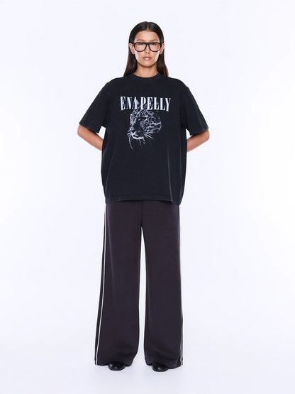 Ivy Relaxed Cheetah Tee - Ena Pelly 
A vintage-washed black tee designed with a crew neckline and a slightly oversized fit for effortless, everyday wear.

Relaxed fit
Crew neckline
Slightly oversized silhouette
Vintage-washed finish