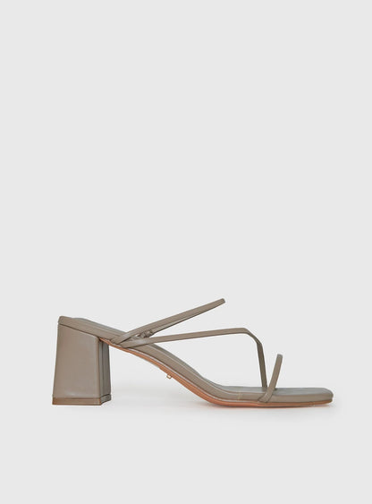 Yazmin 2.0 by Billini is a classic block heel mule.

Best-selling cult style Yazmin has been given a contemporary refresh, featuring a new slim-line, flared block heel and slightly padded footbed.