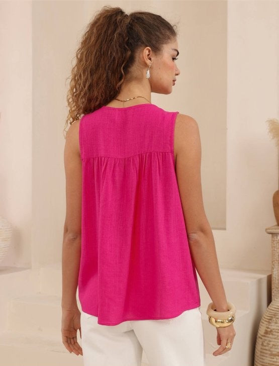 Effortless Style, Every Day

Meet the Stevie Top in Iris Maxi—light, flowy, and effortlessly elevated. Designed for women who want to look polished without even thinking about it, this top combines a relaxed, breezy silhouette with a soft drape that moves with you from morning coffee to evening plans.