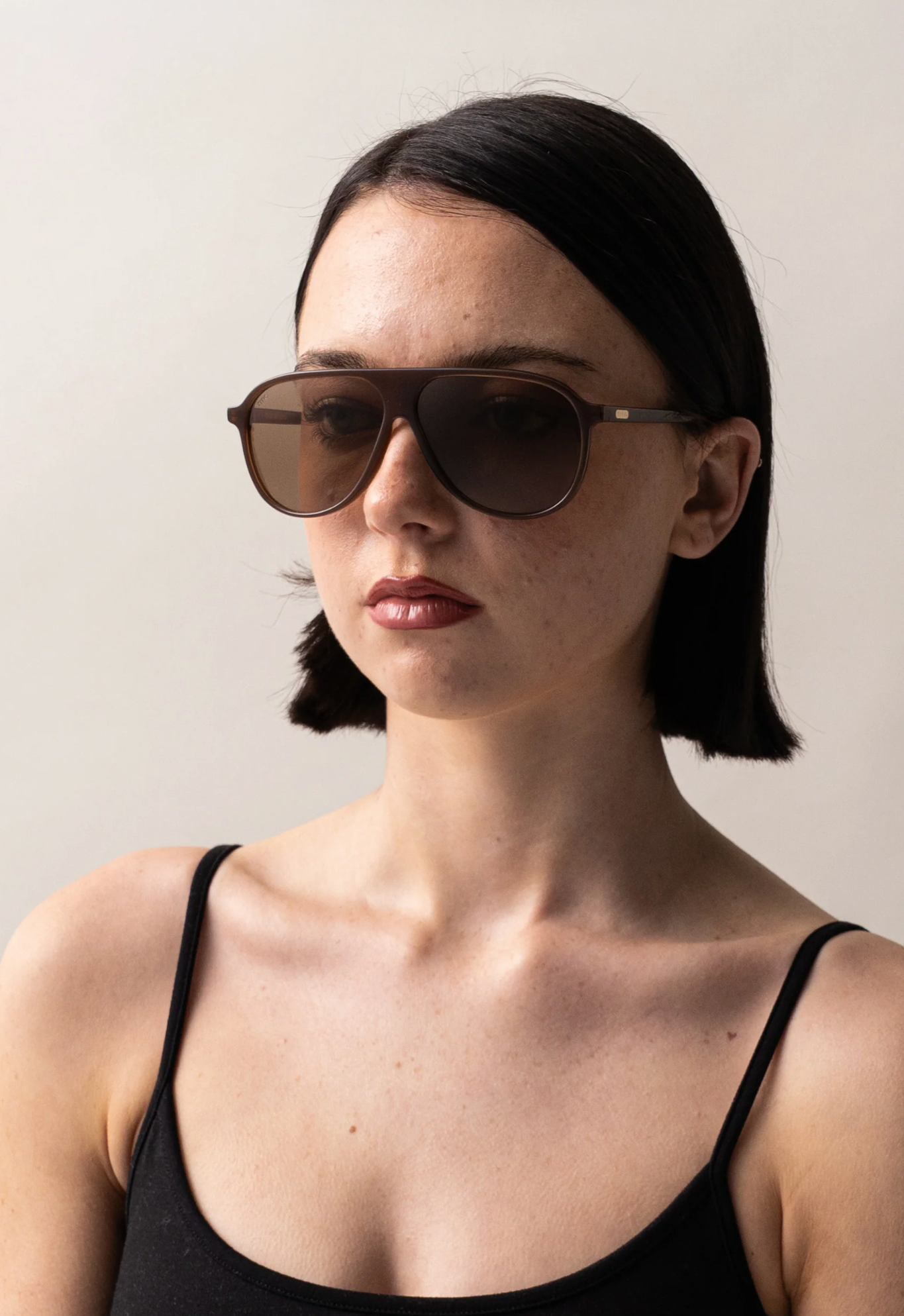BOBBI : MILKY TORT SITO 

So slim you'll forget you're wearing them. Others won't.

Perfect for: travelling light and still being the best dressed person at the gate.

•     60-11-145, 4 base

•     Translucent brown acetate frame

•     CR39 brown lenses

•     Polarised

•     100% UV protection

•     Silver hardware

•     Best suited to square, heart shaped or angular face shapes

•     Cat.2 lens