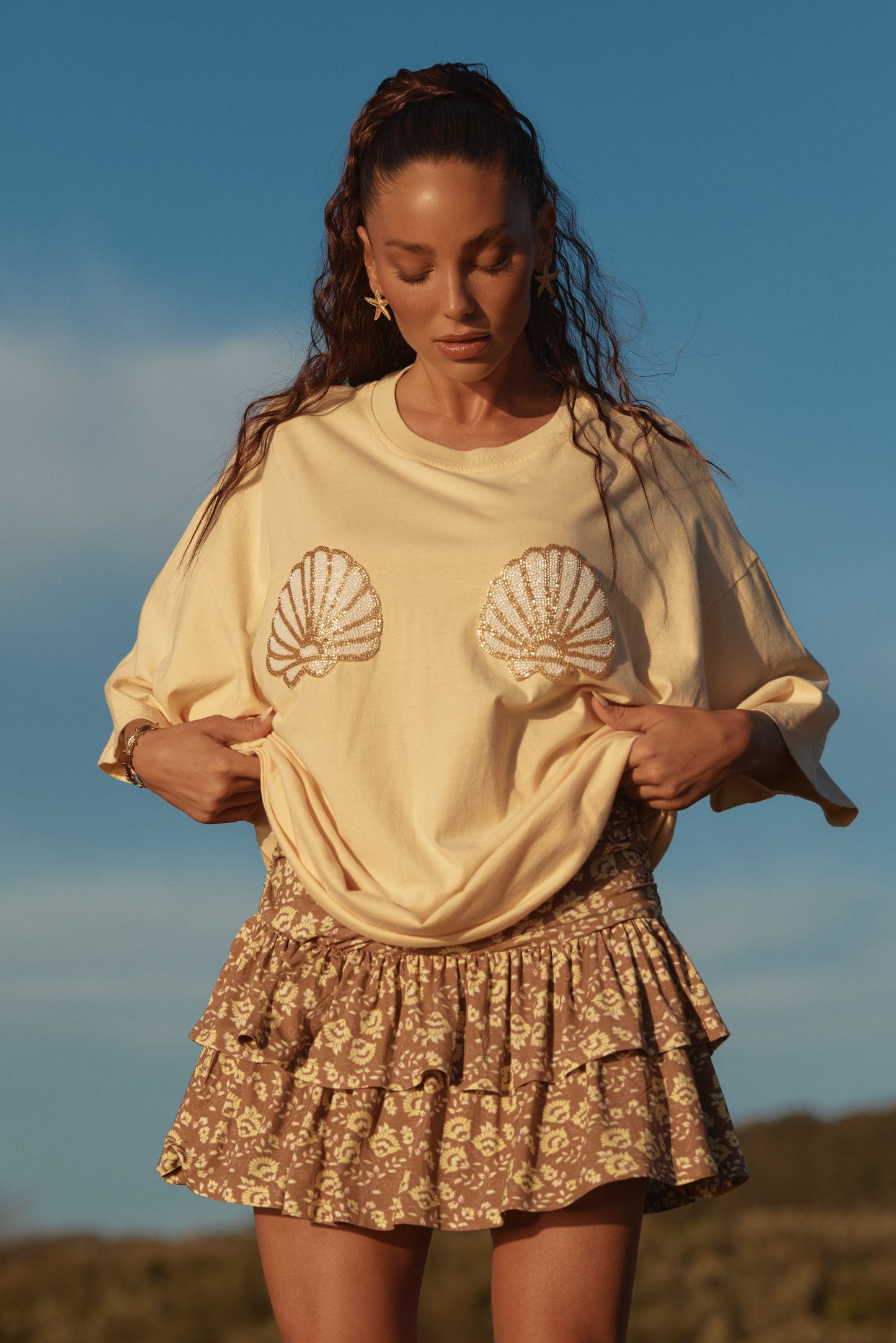 Flirty, floaty, and ready for sunshine. This is your wear-anywhere skirt.

Meet the Sabbi Ra Ra Skirt – Brown Seas The Day, your go-to for effortless coastal vibes and easy, feel-good styling. Designed to move with you, this skirt features soft, flowy tiers that create a playful swish with every step. Perfect for beach days, brunch dates, or spontaneous weekend plans.