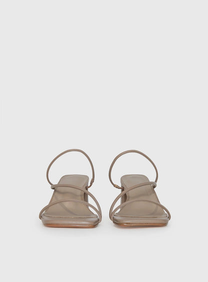 Yazmin 2.0 by Billini is a classic block heel mule.

Best-selling cult style Yazmin has been given a contemporary refresh, featuring a new slim-line, flared block heel and slightly padded footbed.