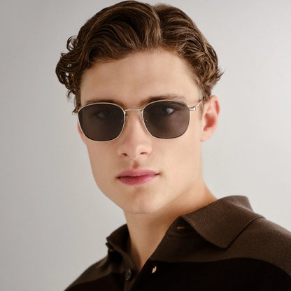 NEPTUNE DEUX offers a classic square silhouette with small proportions, making it the perfect ‘everyday’ sunglass for all face shapes. Its timeless design blends style with practicality, elevating any look with effortless sophistication.
