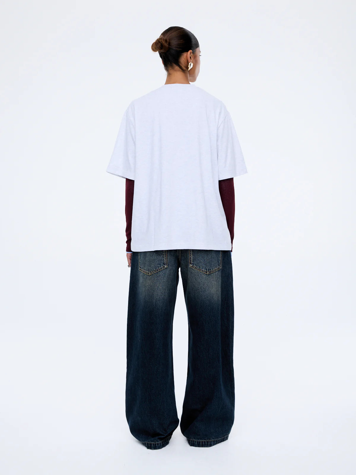 Sophia Relaxed Tee - Ena Pelly 

Street Energy. Everyday Ease. The Ena Pelly Sophia Relaxed Tee is made from mid-weight cotton and recycled cotton jersey in a relaxed silhouette with a classic crew neckline and short sleeves. Finished with collegiate-inspired Ena Pelly branding and contrast chest graphics for an elevated everyday statement.
