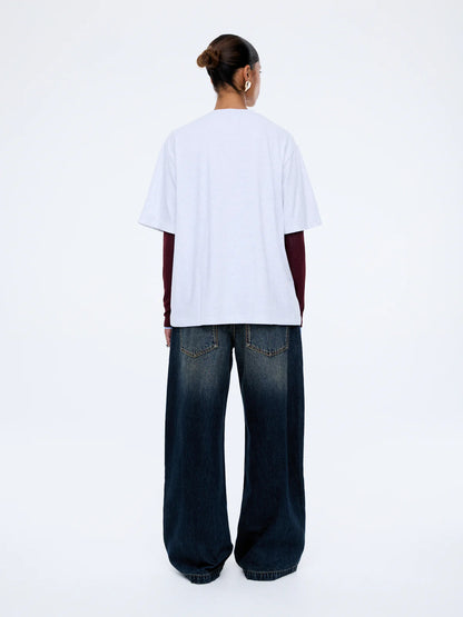 Sophia Relaxed Tee - Ena Pelly 

Street Energy. Everyday Ease. The Ena Pelly Sophia Relaxed Tee is made from mid-weight cotton and recycled cotton jersey in a relaxed silhouette with a classic crew neckline and short sleeves. Finished with collegiate-inspired Ena Pelly branding and contrast chest graphics for an elevated everyday statement.
