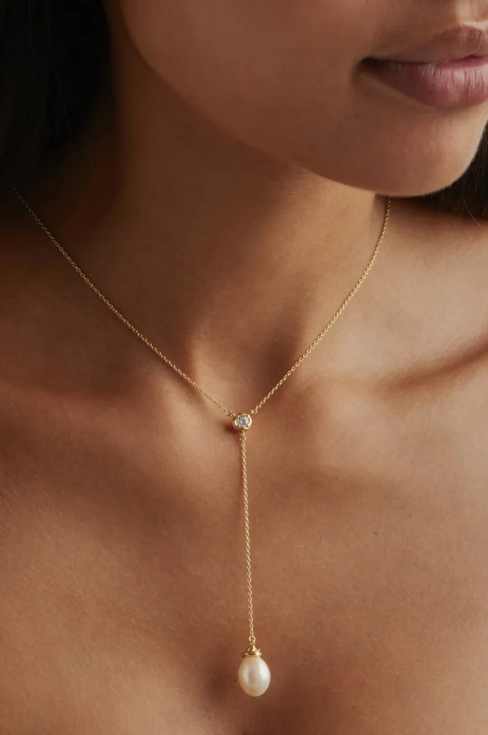 Harness the harmonious energy of natural pearl&nbsp;with the&nbsp;18k Gold Vermeil Whispers of Tranquillity Pearl Lariat Necklace.&nbsp;This lariat-style necklace is designed&nbsp;with event dressing&nbsp;in mind, featuring a&nbsp;sparkling&nbsp;cubic zirconia&nbsp;and baroque freshwater pearl&nbsp;that sits delicately on the necklace.&nbsp;&nbsp;