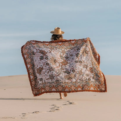 Willow Picnic Rug - XL

The warm bohemian design of our Willow picnic rug features earthy tones set against a sandy backdrop. Creams, browns and green are delicately woven with 100% cotton creating a durable, soft picnic throw. The Willow is the perfect garden or beach blanket to adorn a picnic with friends and loved ones. 

- Made with 100% cotton