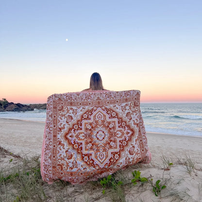 Desert Rose Picnic Rug - Isla  

Created for the adventurer who loves to explore in style, Desert Rose picnic rug is an ode to weekends of sunshine and is destined for sunset picnics with friends, long beach days and weekend road trips. This bold, bohemian design was made for making memories with the ones you love the most.

- Made with 100% cotton 

- One colour tassel trim around the rug

- Extra large picnic rug - approx 190 x 160cm which comfortably fits 4 people