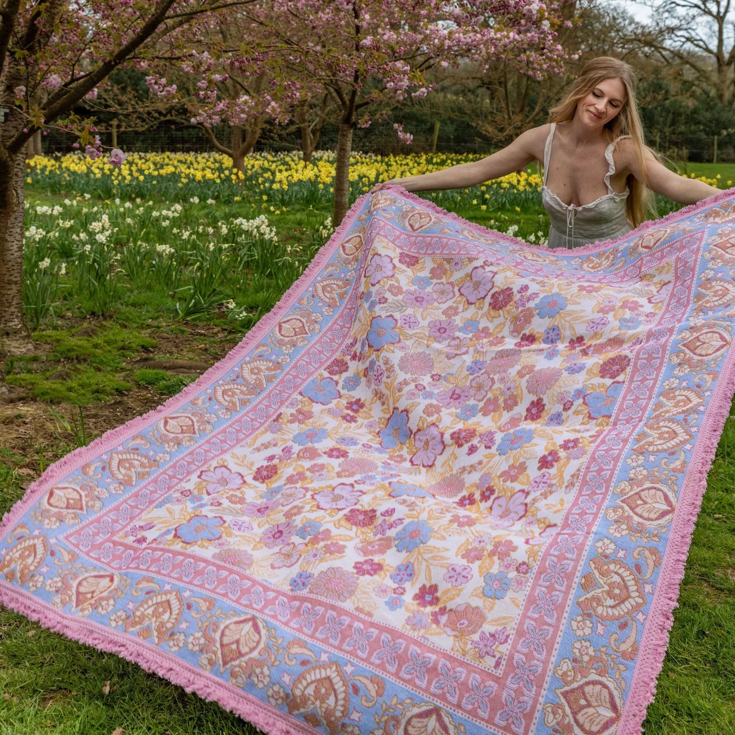 Daisy Picnic Rug - Isla 

Daisy captures the softness of a sun-lit garden, woven in a feminine palette of blush, blue and orange tones. Its boho floral print brings a nostalgic, free-spirited beauty to picnics and slow afternoons outdoors. A piece made to elevate simple moments into memories.

- Made with 100% cotton

- One-colour tassel trim around the rug

- Extra large picnic rug - approx 200 x 160cm which comfortably fits 4 people
