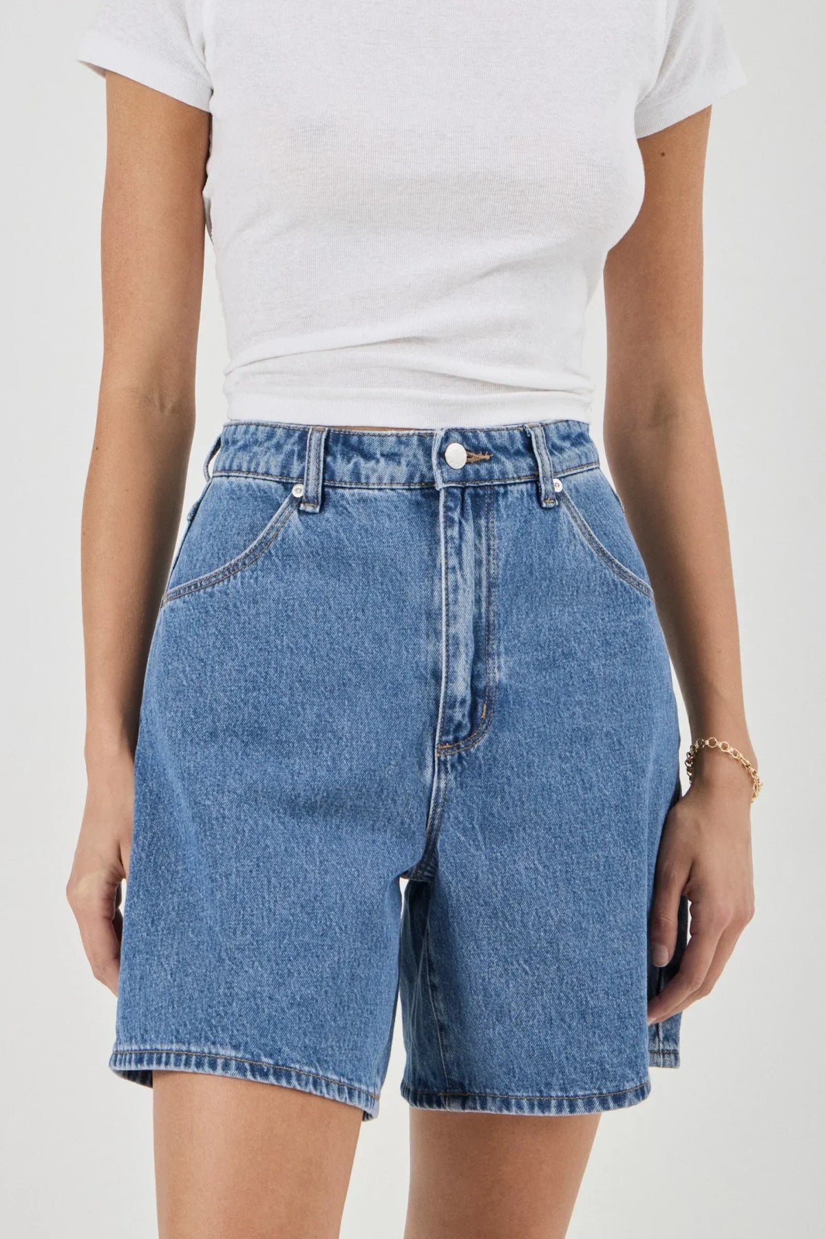 Super Mirage Shorts are a super high-rise, loose-fit short
Cut to a mid-thigh length for a relaxed, easy-to-wear silhouette
Front scoop pockets and signature spade back pockets, specially shaped at the back for a flattering, peachy silhouette
Made with Rolla's signature vintage trims
Zip fly closure