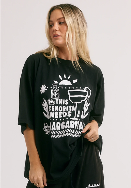 THE VERY OVERSIZED MARGIE TEE - BLACK SABBI

The Very Oversized Margie Tee is the one you throw on when you’re absolutely not doing boring. ??

Think: sun-soaked mornings, salty hair and that first icy margarita. Cut in Sabbi’s very oversized fit, it drapes off the body with that perfectly slouchy, borrowed-from-your-bestie energy. She’s crafted from our signature soft, washed cotton that feels like you’ve already loved her for years. 