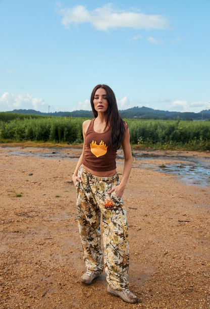 The Lucky Duck Tank - Sabbi

Luck looks bloody good on you 🍀🦆

The Lucky Duck Tank is your new little lucky charm. Washed chocolate, fitted in all the right places and finished with our flaming Sabbi heart front and centre. Turn her around for a little reminder from us: luck is believing you’re lucky.

Tiny tank. Big lucky energy. Wear her with the matching woodland bottoms, your favourite denim or whatever the universe throws your way.

Lucky you.

Features:

Fitted tank silhouette
