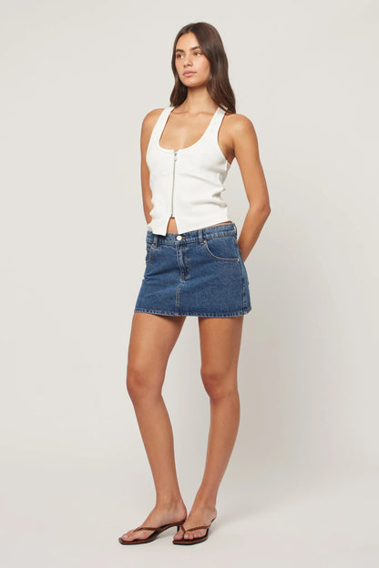 Low-rise denim energy made for your off-duty days.

This one’s got “cool without trying” written all over it.&nbsp;Meet the A Brand Jeans 99 Low Skirt in Bella, a ‘90s-inspired mini that brings effortless street style straight into your wardrobe. Sitting low on the hips with a 29cm length, it’s designed to give you that laid-back, nostalgic fit that feels equal parts relaxed and flattering.