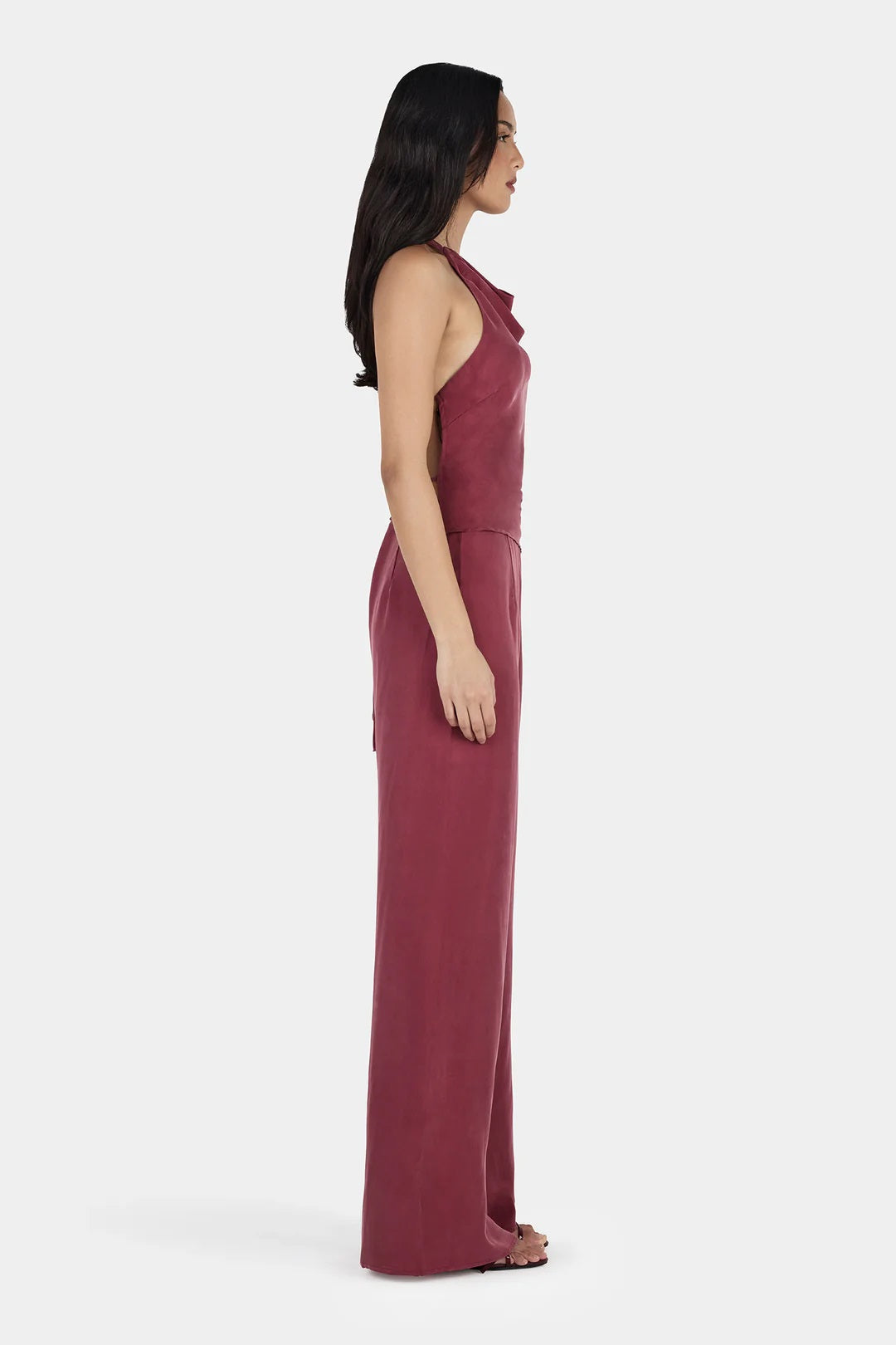 Tailored ease meets everyday elegance.

The Aeris Pant by Ownley is a mid to high-rise style crafted from soft cupro fabric, designed to drape effortlessly over the body. It features a wide-leg silhouette for a relaxed yet elevated look, complemented by a gently elasticated waistband for added comfort. A discreet side-seam invisible zipper keeps the finish clean and streamlined. Pair it with the Iris Halter for a refined matching set.