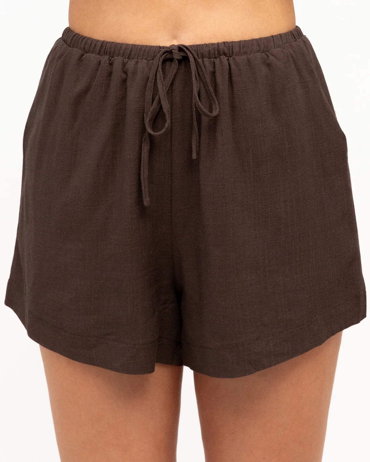 A gorgeous brown top and shorts set made for everyday comfort and effortless style. Soft, easy to wear and perfect for everyday adventures, this versatile set can be worn together or styled separately for endless outfit options.

V neckline
Adjustable thin straps
Pleat detail
Front tuck design
Mid-rise waist
Elastic waist with tie
Side pockets
Mini length
Relaxed fit
Lined
Fabric: cotton polyetser