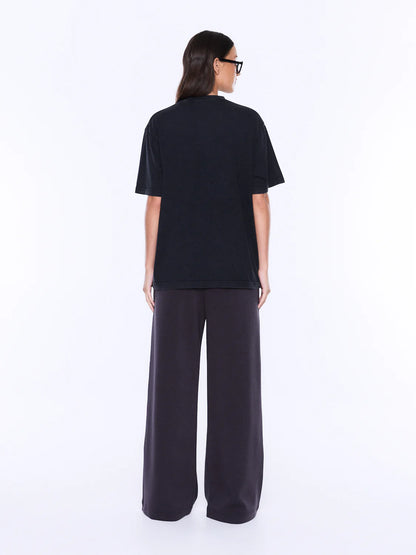 Ivy Relaxed Cheetah Tee - Ena Pelly 
A vintage-washed black tee designed with a crew neckline and a slightly oversized fit for effortless, everyday wear.

Relaxed fit
Crew neckline
Slightly oversized silhouette
Vintage-washed finish