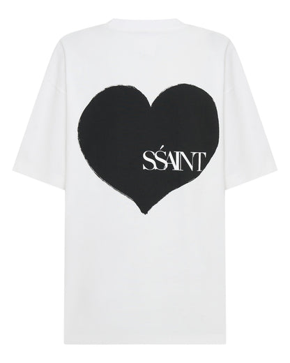 Introducing the SŚAINT Heart T-shirts. A small heart on the front, big love on the back, this oversized unisex tee is made for the lovers of the world. Now available in our Black colour-way. 
