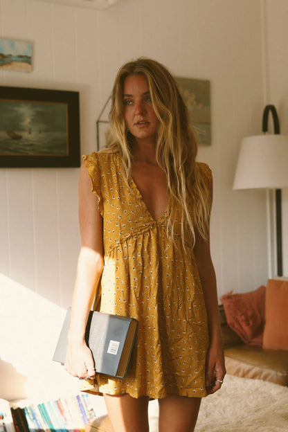 Enhance your wardrobe with the Brielle mini dress in saffron by barefoot blonde. This dress combines expert design and quality materials to provide you with a stylish and comfortable piece. 