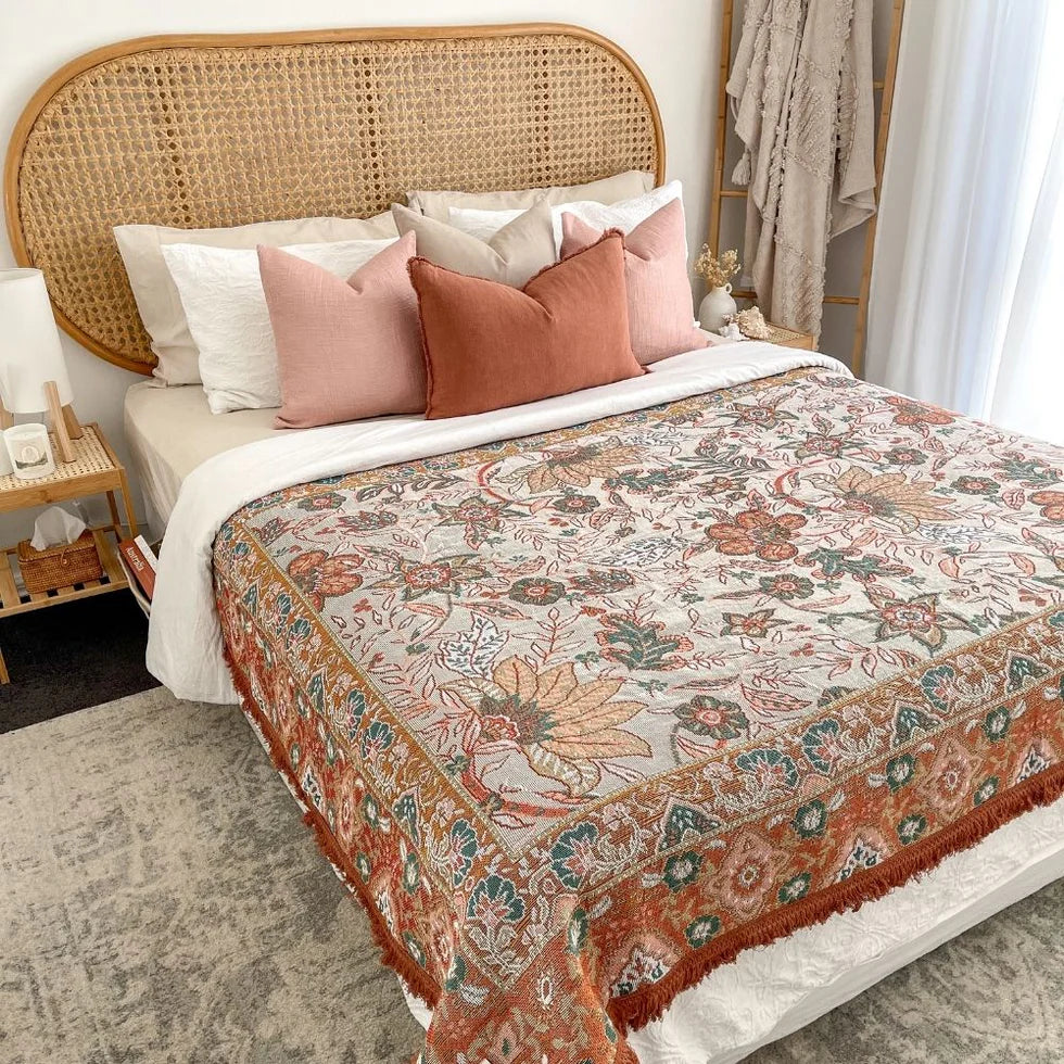 Willow Picnic Rug - XL

The warm bohemian design of our Willow picnic rug features earthy tones set against a sandy backdrop. Creams, browns and green are delicately woven with 100% cotton creating a durable, soft picnic throw. The Willow is the perfect garden or beach blanket to adorn a picnic with friends and loved ones. 

- Made with 100% cotton