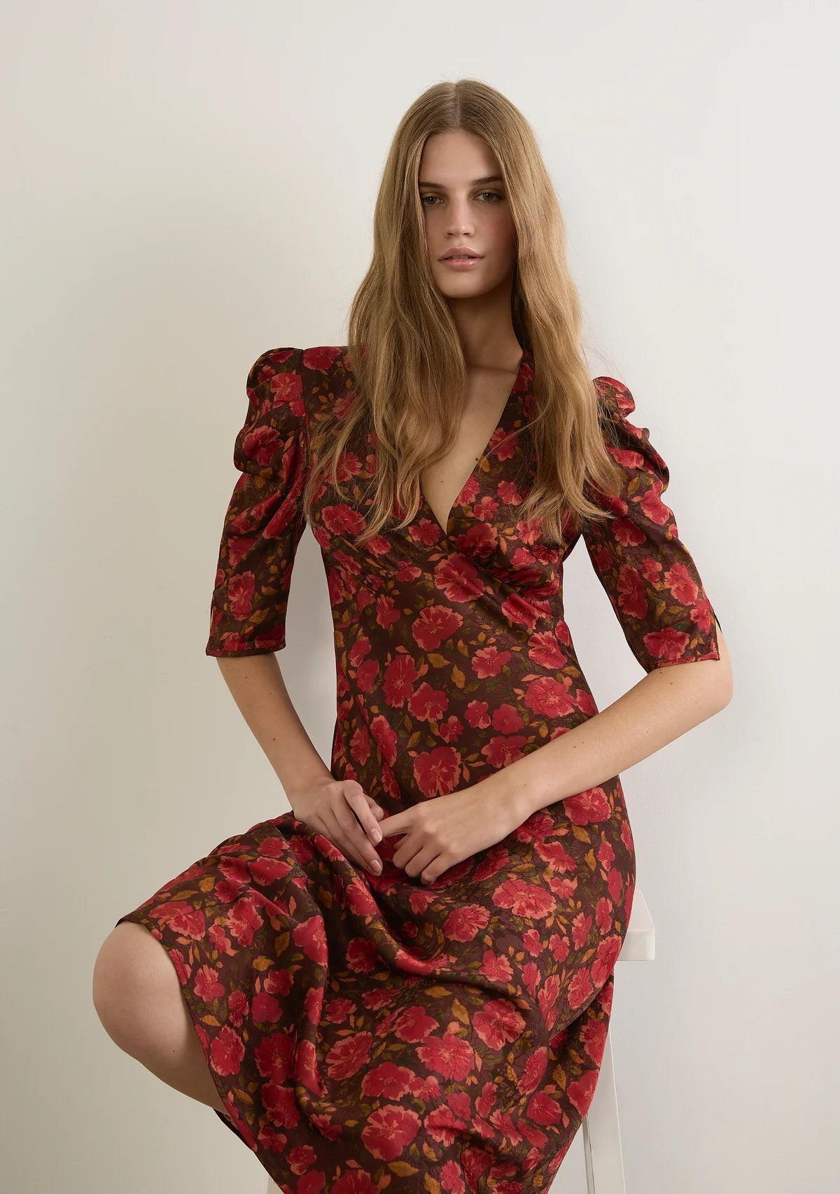 Adley Midi Dress - Auguste

The Adley Midi Dress in the Rosella Espresso print is a beloved silhouette, defined by its feminine shape and timeless romantic feel. Featuring a flattering V neckline, softly gathered detailing, and statement sleeves with gentle volume, this bias-cut midi dress skims the body beautifully for an effortlessly elegant look.

Our studio model Yana is 176cm / 5'9" and wears a Size S.

