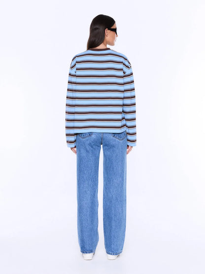 Soft Texture. Confident Mood.
The Maria Boxy Long Sleeve from Ena Pelly is crafted from cotton with a relaxed boxy silhouette that feels effortless and versatile. Finished with collegiate-inspired graphics, contrast white print detailing and bold striped fabric, creating a playful balance of sport and streetwear influences.
