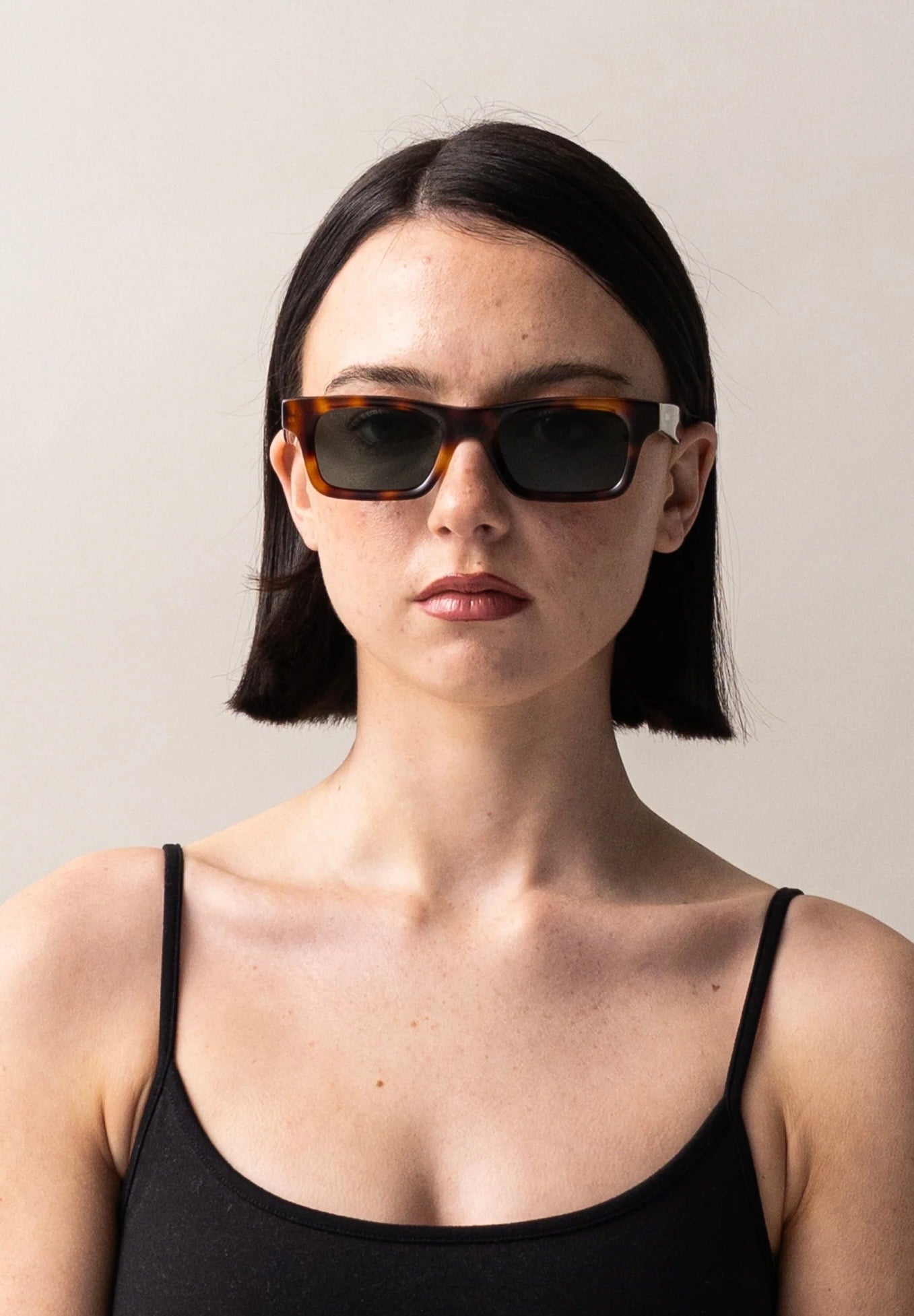 VINCENT : CLASSIC TORT SITO 

A bit more confident than usual. People will notice. You'll be fine.

Perfect for: skipping the small talk and going straight for the real conversation.

•     51-20-145, 2 base

•     Translucent tort acetate frame

•     CR39 grey lenses

•     Polarised

•     100% UV protection

•     Silver hardware

•     Best suited to all face shapes

•     Cat.3 lens