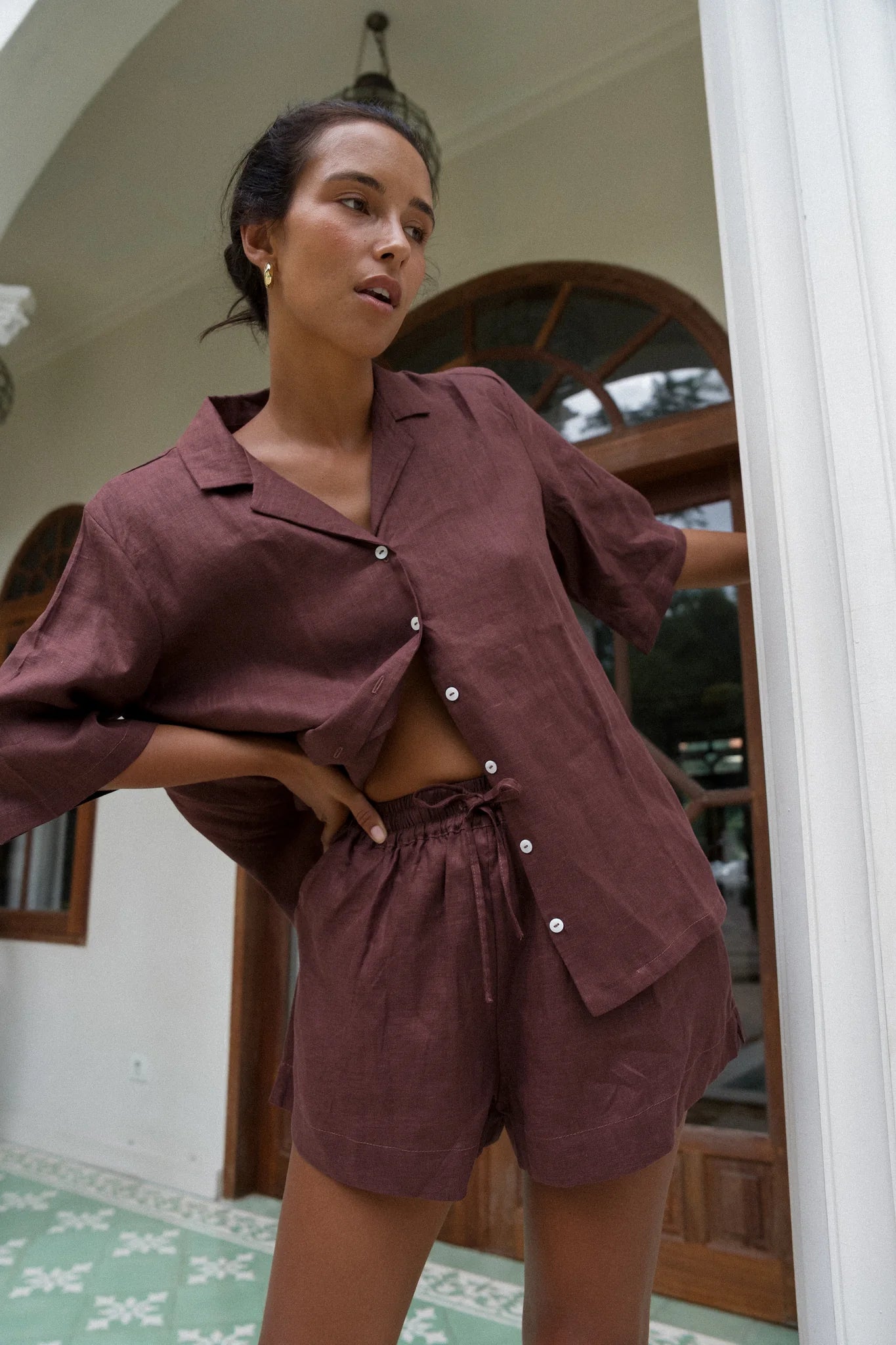 The Lou - Offering a relaxed fit she's classic and cool and designed for trans seasonal wear. Pair back with our Luna Shorts or Nia Pants for the perfect set.

Hand dyed on 100% Linen.



-Relaxed fit

-Open collar

-Shell button closure to front

-No lining

Our model Luisa is 176cm and wears a size 10.