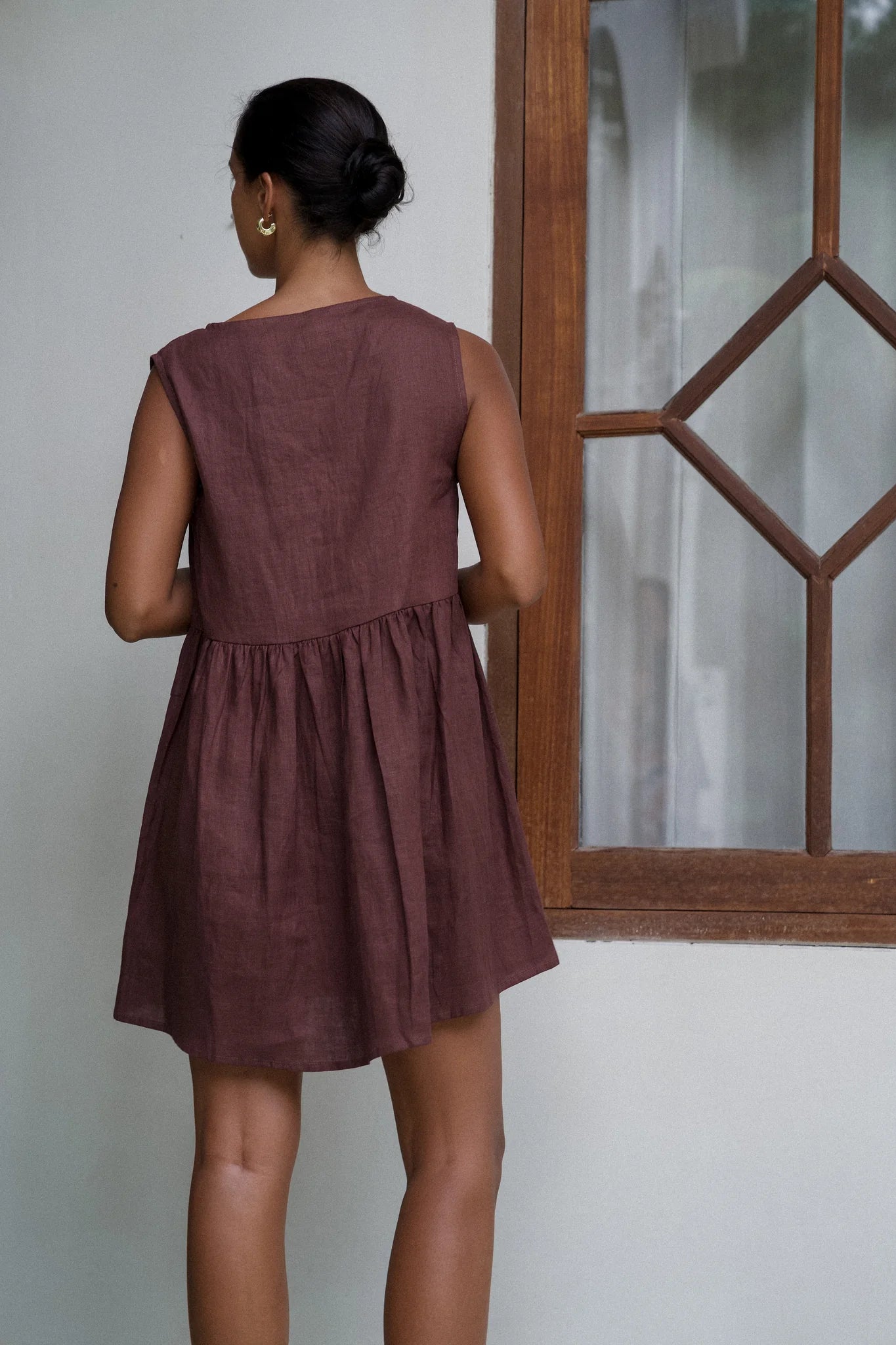 The Frankie - Easy, breezy - she's your new favourite throw on and go mini dress. Playful and fun - She is the dress you will be reaching for all season long
Hand dyed on 100% Linen.



- Mini Length

- Relaxed fit

- V neckline

- No lining

Our model Luisa is 176cm and wears a size 10