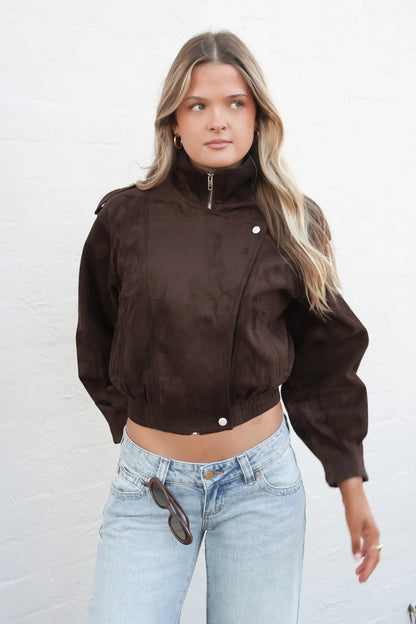 Leeha Faux Suede Bomber Chocolate - By Frankie 

The Leeha Faux Suede Bomber is your new go-to layer for effortless everyday styling. Featuring a soft faux suede finish, classic bomber shape, and rich chocolate colourway, this jacket is designed with a collared neckline, zip and button-up front, and comfortable elasticated trims.

Details:

Chocolate colourway
Faux suede fabrication
Classic bomber design
Collared neckline
Zip and button-up front
Two side pockets
Elasticated cuffs and waistband
100% Polyeste