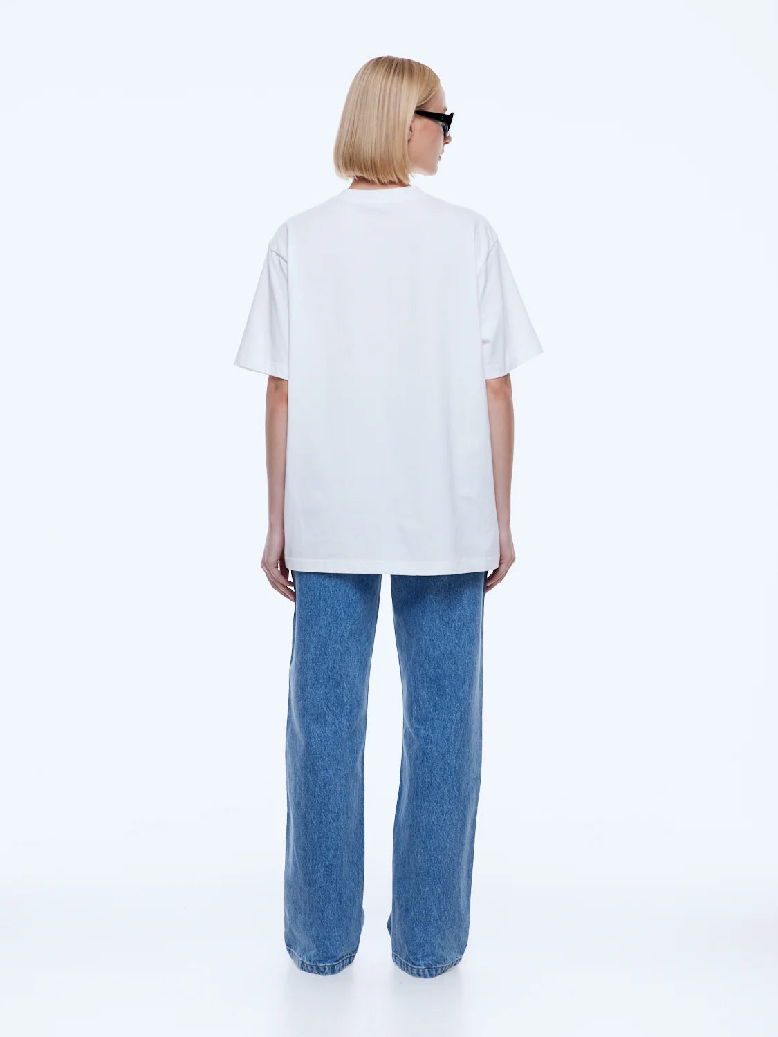 Street Energy. Everyday Ease.
The Sophia Relaxed Tee from Ena Pelly is crafted in cotton with a relaxed silhouette and mid-weight jersey feel, balancing everyday ease with graphic attitude. Finished with exclusive Ena Pelly artwork giving the print definition while the classic crew neckline keeps the shape effortless.