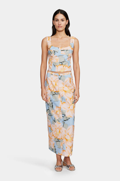 Fresh, floral, and made to turn heads. Your new go-to top just landed.

The Emmy Top in Chambray Floral by Ownley is that effortlessly pretty piece you’ll keep reaching for, whether you're heading out for a relaxed brunch or pulling together a last-minute outfit that still feels put-together. With its soft, feminine floral print and easy, flattering shape, it brings just the right mix of laid-back charm and elevated style.