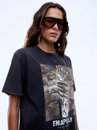 Street energy meets everyday ease.

The Ena Pelly Mixed Animal Tee is your go-to for relaxed, street-savvy style with a bold edge. Cut in a boxy, easy-going shape from soft cotton jersey, it’s effortlessly comfortable while giving every outfit an instant lift.