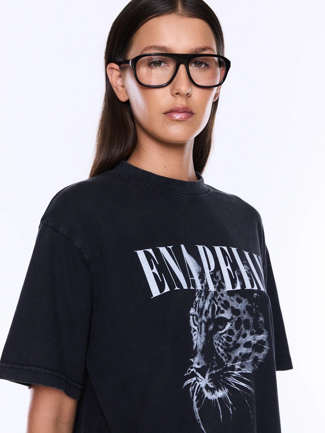 Ivy Relaxed Cheetah Tee - Ena Pelly 
A vintage-washed black tee designed with a crew neckline and a slightly oversized fit for effortless, everyday wear.

Relaxed fit
Crew neckline
Slightly oversized silhouette
Vintage-washed finish