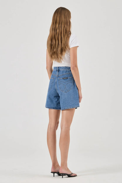 Super Mirage Shorts are a super high-rise, loose-fit short
Cut to a mid-thigh length for a relaxed, easy-to-wear silhouette
Front scoop pockets and signature spade back pockets, specially shaped at the back for a flattering, peachy silhouette
Made with Rolla's signature vintage trims
Zip fly closure
