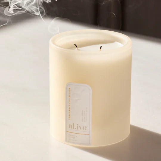 al.ive body - An energising Soy Candle featuring sun-ripened mango and exotic lychee, softened by delicate jasmine and creamy vanilla. This vibrant tropical fragrance brings natural warmth to your space.