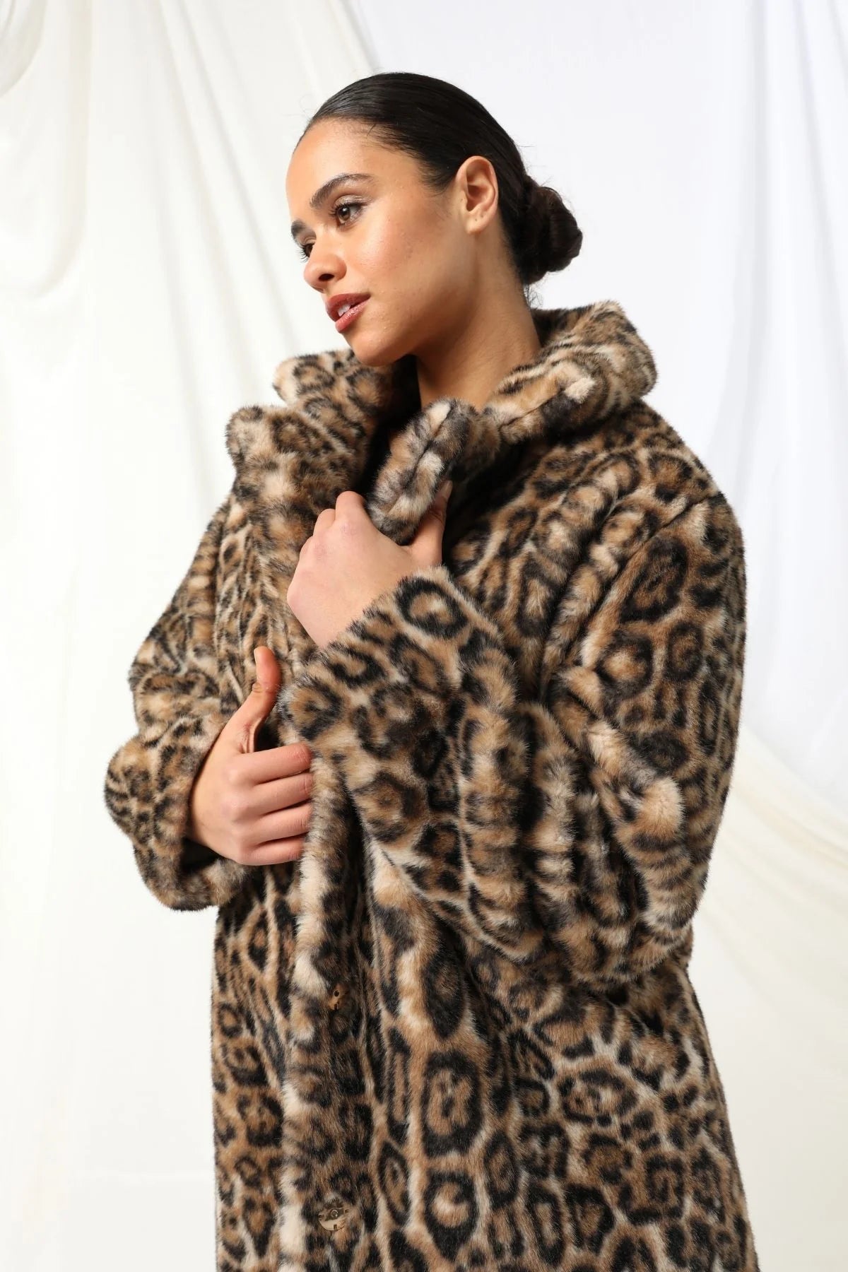 Dee Coat - Kachel

Feel fabulous in the Dee Coat by Kachel - bold, fierce, and ready to elevate any look.

Featuring long sleeves, a classic collared neckline, and sleek snap buttons, this coat brings effortless edge. The striking animal print makes a statement every time - the perfect throw-on to take any outfit up a notch.

Coat
Animal print
Long sleeve
Clasp buttons
Our model is 180 cm (5'11") tall with a 91 cm (35.8") bust, a 74 cm (29") waist, and 102 cm (40.2") hips.

Our model is wearing size 10 AU.
