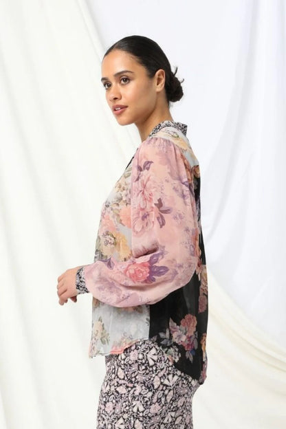 Mackenzie Shirt - Kachel
Meet the Mackenzie Shirt by Kachel - perfectly styled with the Julia Pant for a look that's effortlessly chic.

With its high collar neckline and long puffed sleeves finished with neat cuffs, it's got just the right amount of drama. The delicate floral print adds a lovely feminine touch, making it ideal for everything from workdays to weekend plans. Dress it up or keep it casual - either way, the Mackenzie Shirt brings timeless style with a modern twist.
