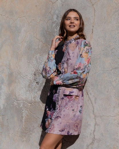 The Kachel Angie Mini Dress brings together modern femininity and everyday ease. This long‑sleeve mini features a high round neckline, button‑up front, and a flattering adjustable belt that allows you to define the waist your way. A beautifully contrasting coloured floral design adds a vibrant touch, while the black and white floral placket introduces a subtle, graphic contrast that elevates the entire silhouette.
