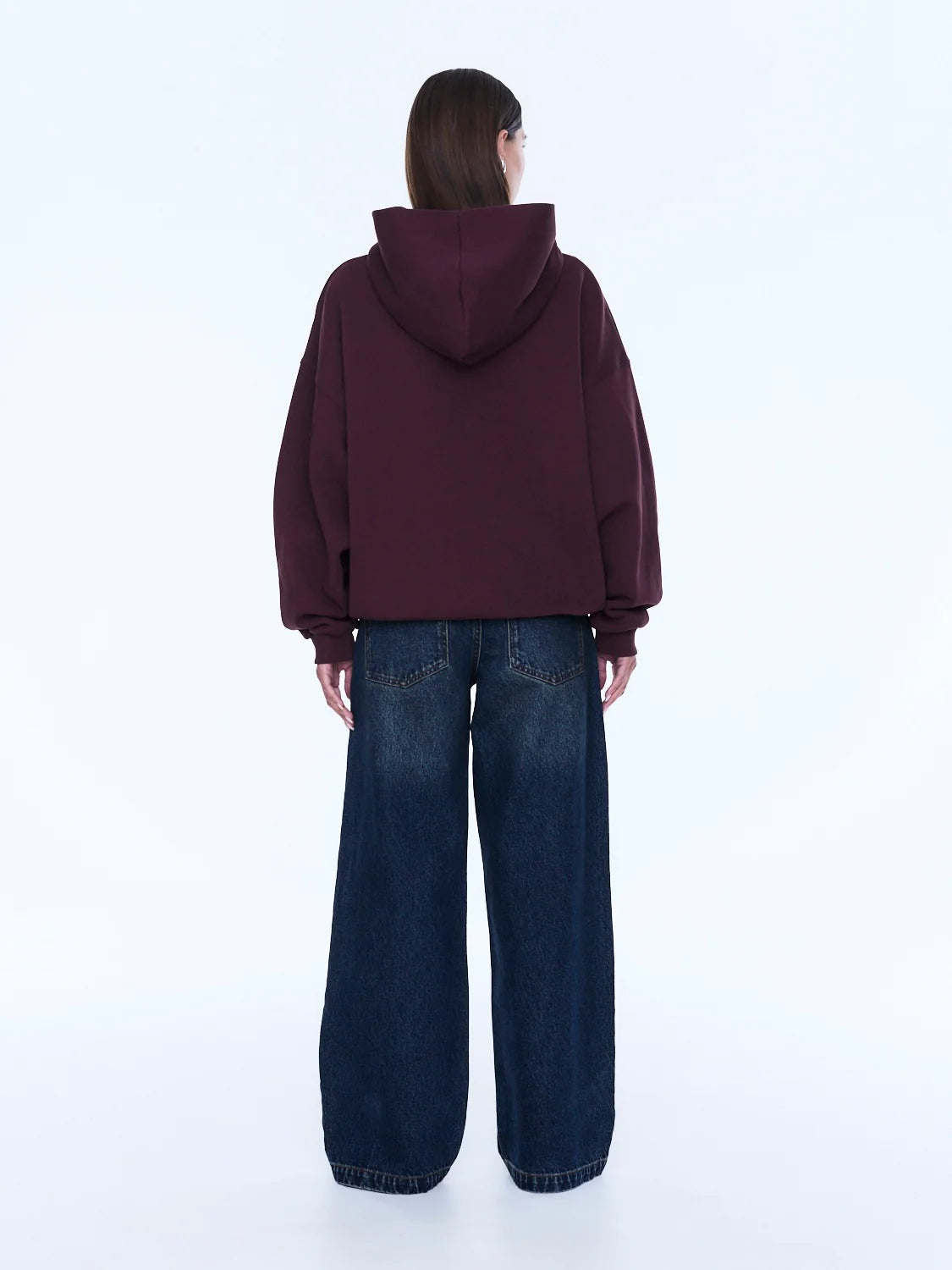 Street Energy. Everyday Ease. 
The Cassie Oversized Hoodie is cut from soft brushed cotton blend fleece in deep cherry red with an oversized silhouette and relaxed dropped shoulders. Finished with bold pop pink Pelly graphics across the chest for a playful statement grounded in everyday comfort.

Cotton rich brushed fleece hoodie
Oversized fit with drop shoulder
Self lined hood
In house graphic design
Rib cuffs and hem band
Model is 176cm and wears size 8